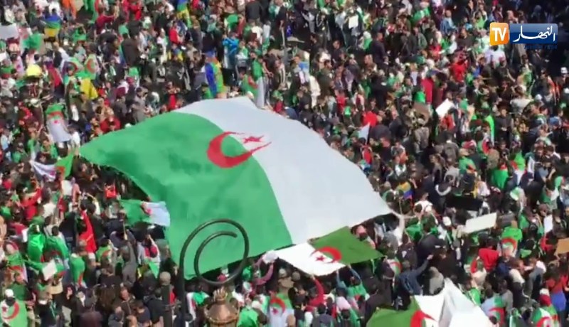 مسيرة مليونية بالعاصمة تنديدا بتأجيل الإنتخابات