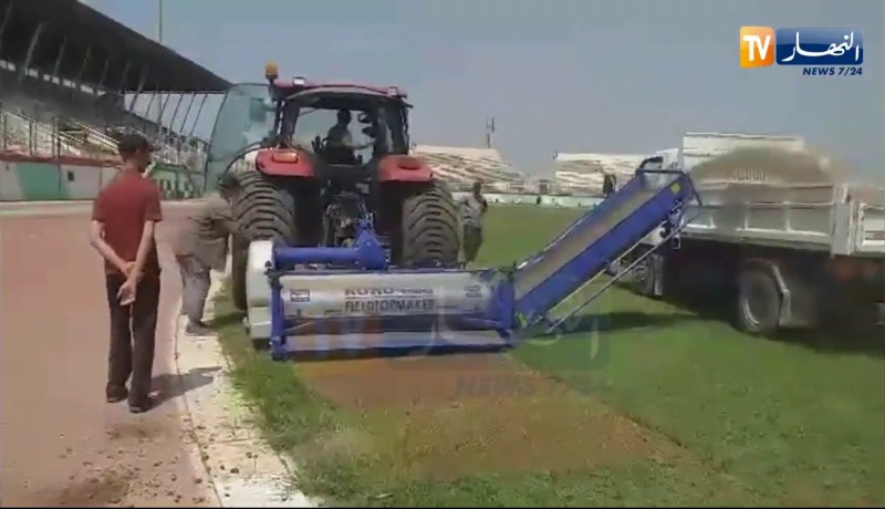 إعادة تهيئة أرضية ملعب “مصطفى تشاكر” تحضيرا لمواجهات الخضر في نوفمبر