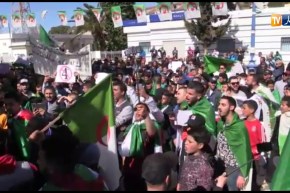 مسيرات حاشدة بأنغام النشيد الوطني وتحت شعار “الجيش الشعب خاوة خاوة” بتلمسان