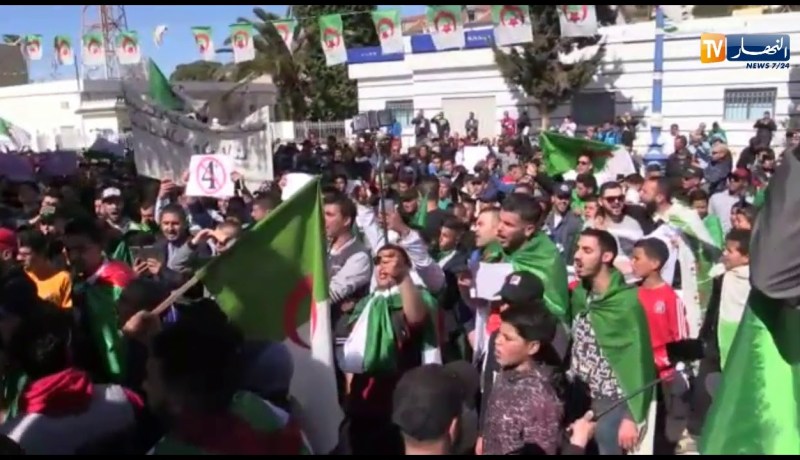 مسيرات حاشدة بأنغام النشيد الوطني وتحت شعار “الجيش الشعب خاوة خاوة” بتلمسان