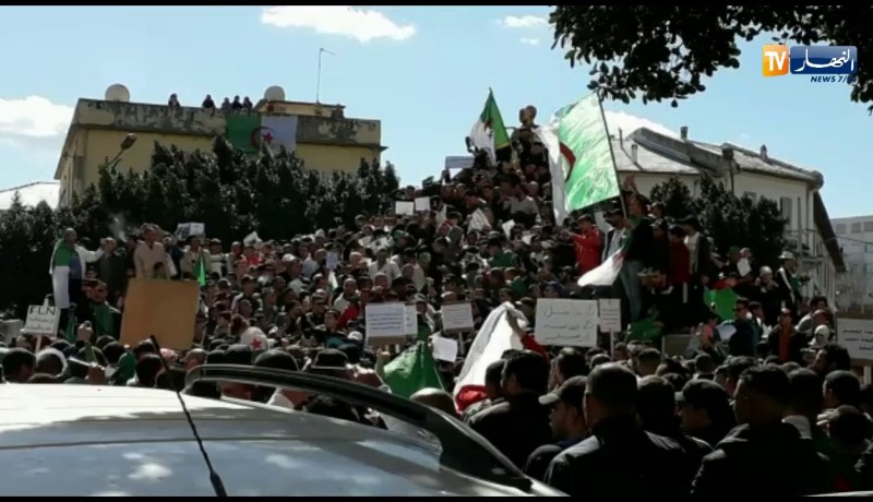 قالمة/ مسيرات سلمية حاشدة تنديدا بتأجيل الإنتخابات والتمديد