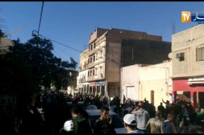 بسكرة/ مسيرات سلمية تنديدا بتأجيل الإنتخابات والتمديد