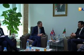 وزير التجارة يستقبل الممثل الشخصي للوزير الأول البريطاني وكذا سفير المملكة المتحدة بالجزائر