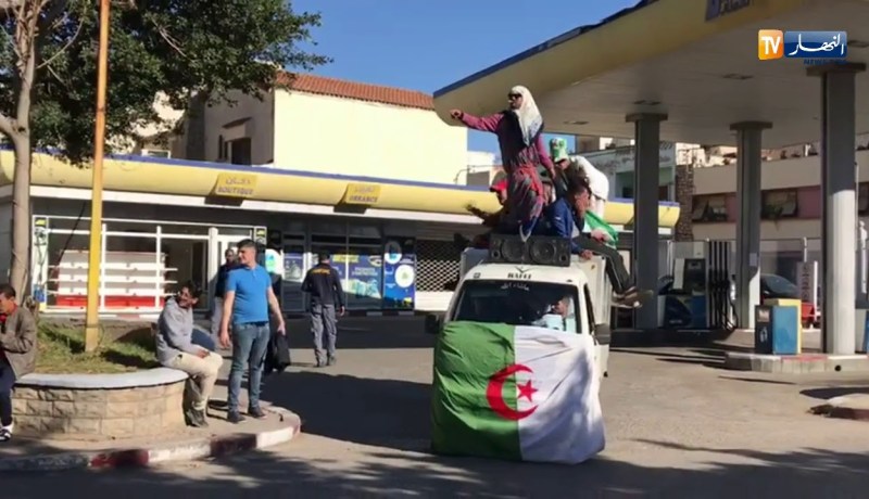 موكب من الدراجات النارية يصنع الحدث في المسرات السلمية بوهران