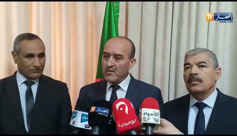 ندوة صحفية لوزير السكن “كمال بلجود” بولاية النعامة