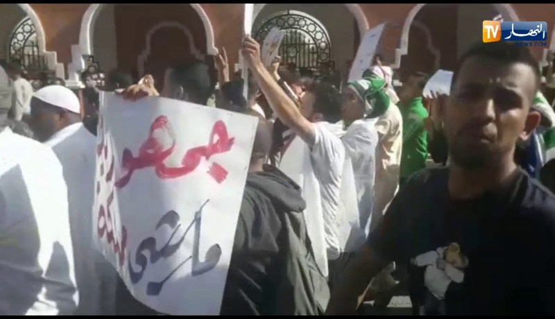 تندوف/ مسيرات سلمية تغزو شوارع الولاية تحت شعار “جمهورية ماشي مملكة”