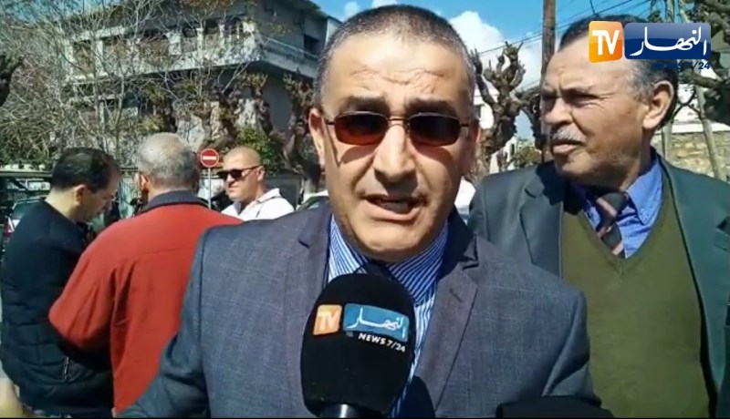 شاهد..وقفة سلمية للمحامين أمام وزارة العدل مطالبين بإستقلالية القضاء