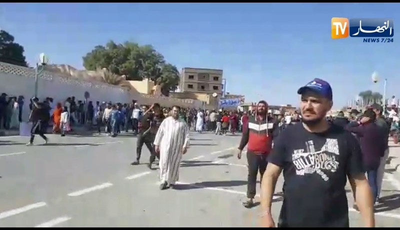 بشار/ مسيرات سلمية تنديدا بتأجيل الإنتخابات والتمديد