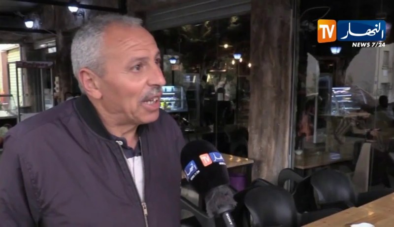 برج بوعريريج/ عابدين..شاب يقوم بتهيئة ساحة عمومية بإمكانياته الخاصة