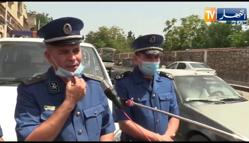 مستغانم:  مصالح امن  توزع الكمامات على مواطني بلدية بوقيرات وتحسسهم بضرورة اتباع الاجراءات الوقائية