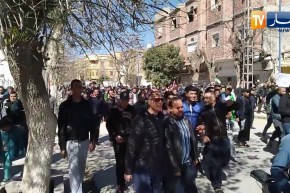 أم البواقي: مسيرات حاشدة تجوب الشوارع والنشيد الوطني يدوّي بقوة