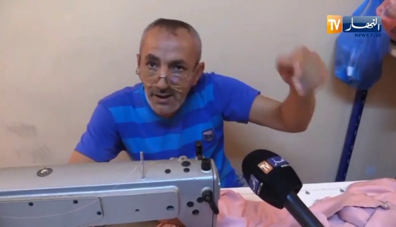 تيارت : حرفي في الخياطة يتحدى الظروف ويعمل بمحل وسط مركز تجاري مخرب