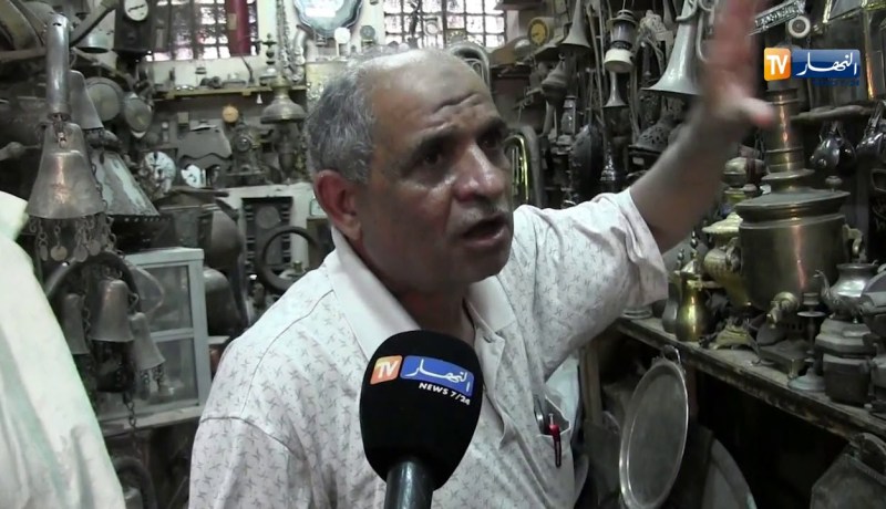 مصر/ أعرق دكان في الخان الخليلي بالقاهرة…بيع لكل ما هو قديم