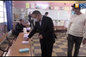 معسكر:  رئيس الامن الولائي “عبد الغني بطيوي” يؤدي واجبه الانتخابي