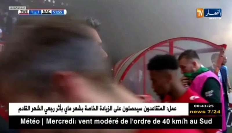 توقيف مباراة في البطولة الهولندية بسبب الألعاب النارية