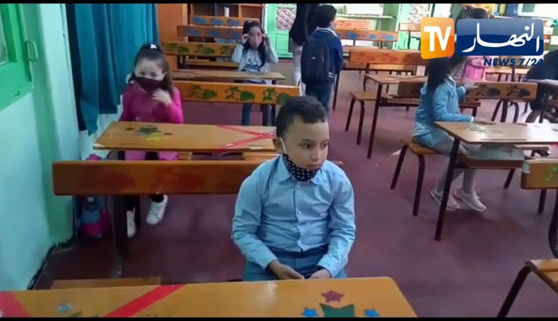 العاصمة: من إبتدائية حديقة الحرية تلاميذ يدخلون إلى الأقسام