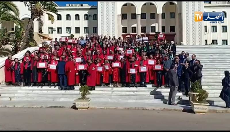 العاصمة/ وقفة إحتجاجية للقضاة أمام المحكمة العليا