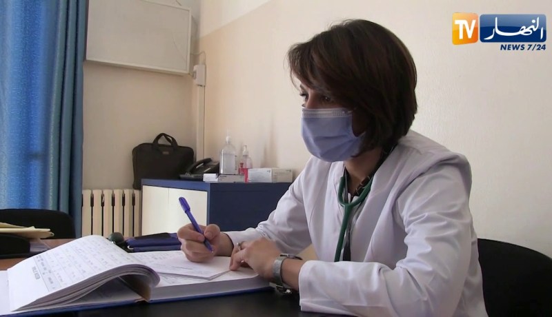 قسنطينة: أميرة ..سيدة تحظى بإحترام الجميع بعد تفوقها بمهنتها وإعتنائها بأسرتها