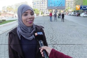 شباب متزوج محرج من وضع خاتم الزواج.. !!