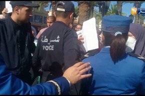 سكان بلدية الرويبة يعترضون موكب وزير الداخلية ويحتجون بسبب السكن