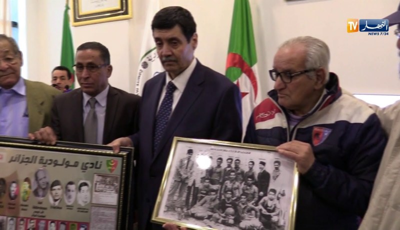 النادي الهاوي لمولودية الجزائر يكرم رئيس الجمهورية