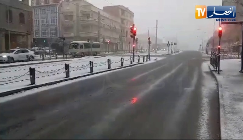 سطيف: الثلوج تكسي الولاية حلة بيضاء