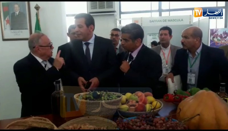 جلاب يزور معرض “الخصر و الفواكه “بصافكس