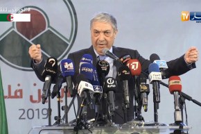 بن فليس: “الجيش مرافق ومساند لثورة الشعب السلمية..مما جعلنا نعيش في طمأنينة وسلام”