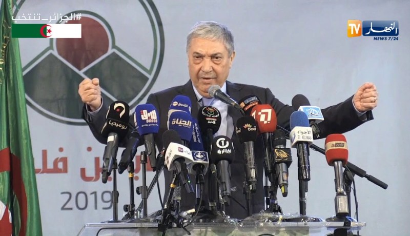 بن فليس: “الجيش مرافق ومساند لثورة الشعب السلمية..مما جعلنا نعيش في طمأنينة وسلام”