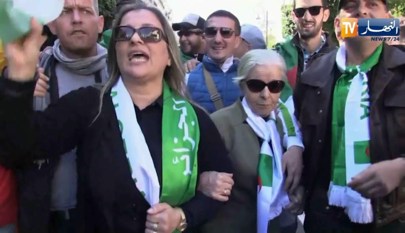 شقيقة العربي بن مهيدي تلتحق بالحراك الشعبي المطالب بالتغيير ورفض تمديد العهدة الرابعة