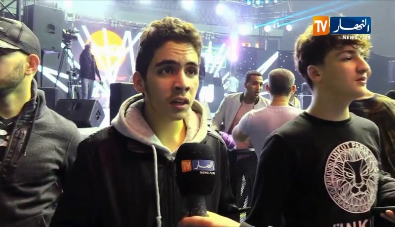 مغني الراب “Booba يمتع الشباب بالقاعة البيضاوية