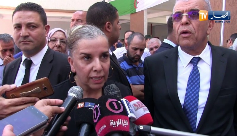 وزيرة الصناعة: “المنح المدرسية ستريح بعض العائلات التي لها عدة أطفال في المدارس”