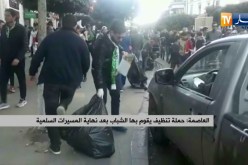 العاصمة: حملة تنظيف يقوم بها الشباب بعد نهاية المسيرات السلمية