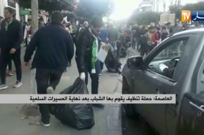 العاصمة: حملة تنظيف يقوم بها الشباب بعد نهاية المسيرات السلمية