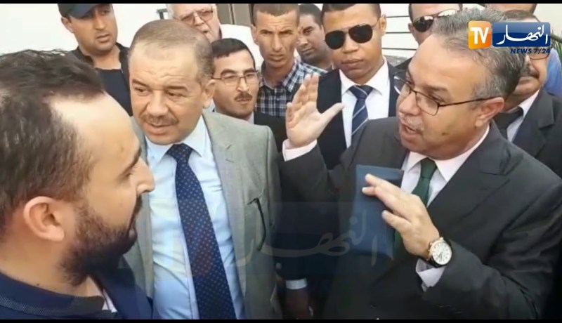 وزير السكن يستمع لإنشغالات المواطنين بالشلف