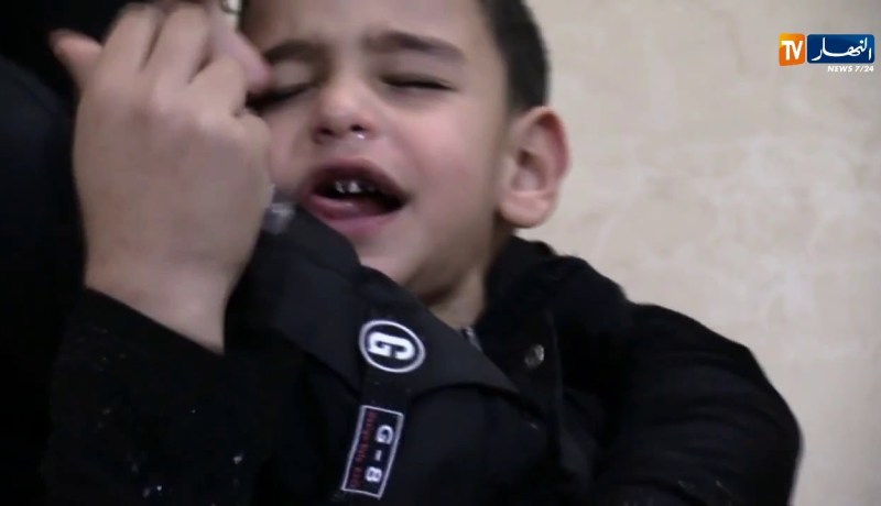 الطفل “عبد الرزاق” يناشد المحسنين لمساعدته لإجراء عملية جراحية