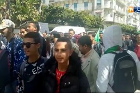 العاصمة/ خروج الطلبة في مسيرة سلمية رفضا للحكومة الجديدة مردّدين.. “البلاد بلادنا ونديرو راين”