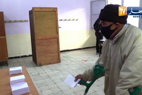 عمي محمد ..  إعاقة جسدية لم تمنعه من أداء واجبه الإنتخابي