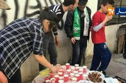 العاصمة: صور حضارية يصنعها الجزائريون بتوزيع الأكل على المتظاهرين