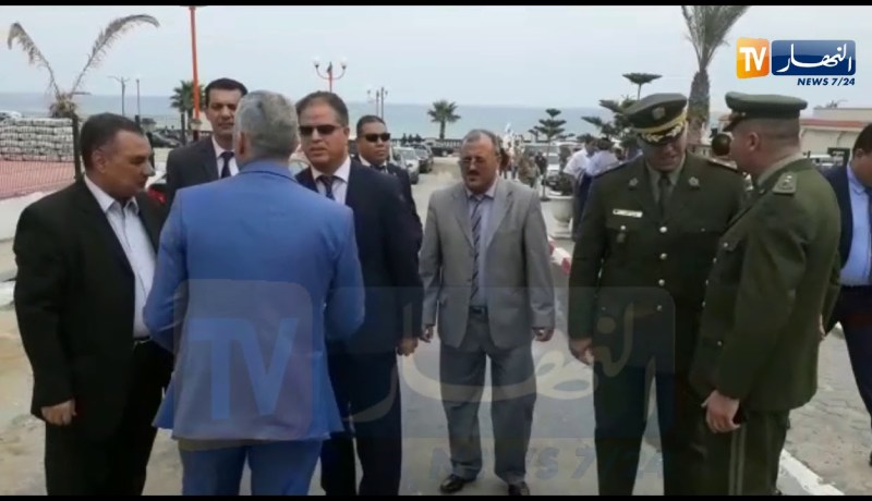 والي ولاية جيجل و قيادات أمنية يصلون تباعا لمقبرة زغوان بعنابة لحضور جنازة والي ولاية ميلة