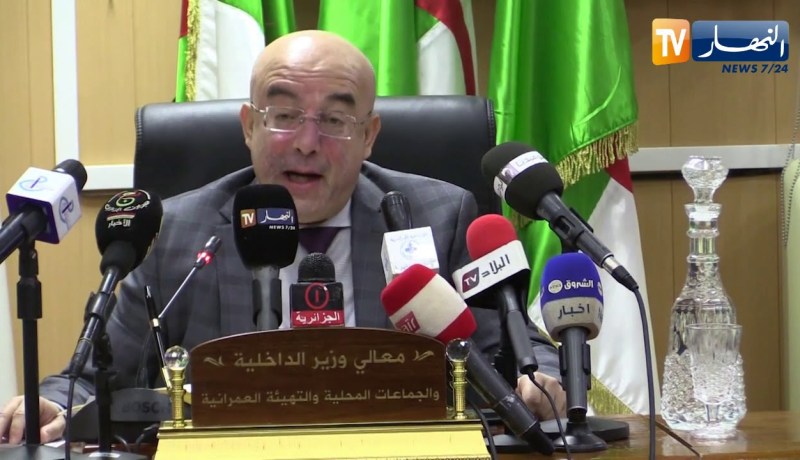 وزير الداخلية ببشار : ” سنجعل الولاية وجهة داخلية ودولية مطلوبة في السياحة !! “