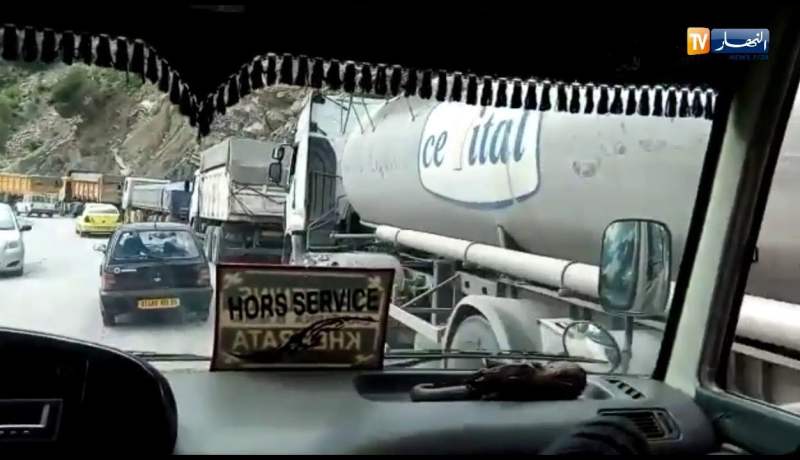 أصحاب شاحنات نقل البضائع من ميناء بجاية يحتجون