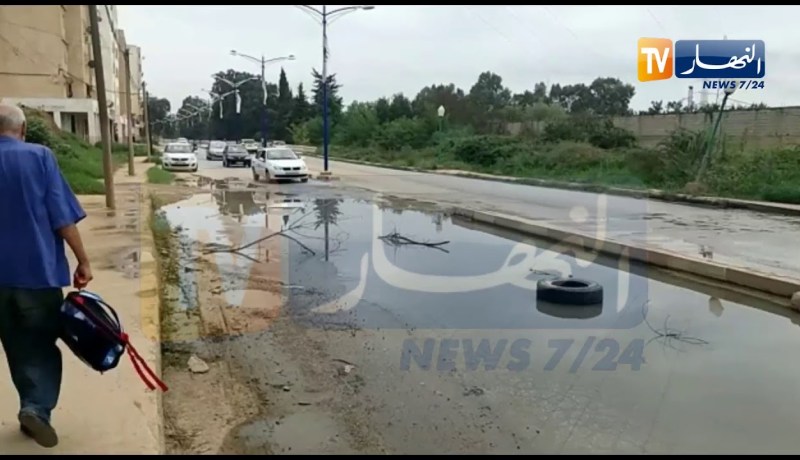 المياه القذرة تغلق مدخل أحد أغنى بلديات سكيكدة