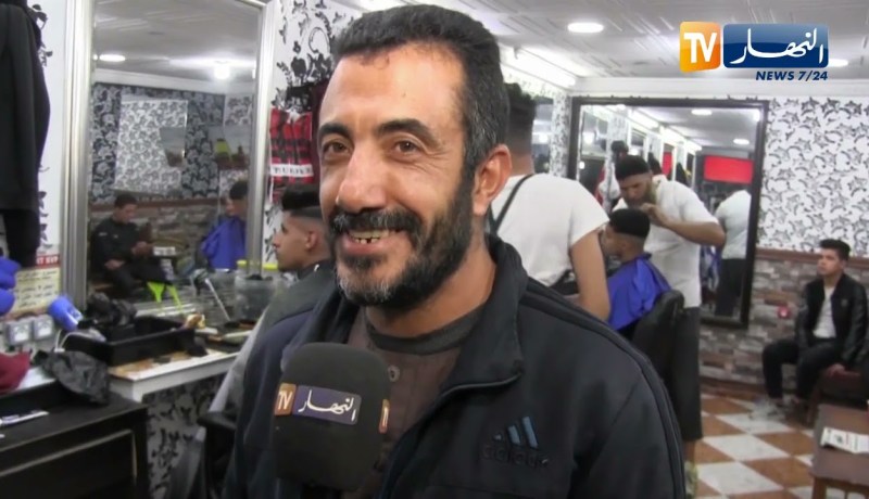 التوجه لمحلات الحلاقة عشية عيد الفطر..   تقليد راسخ لدى الجزائريين