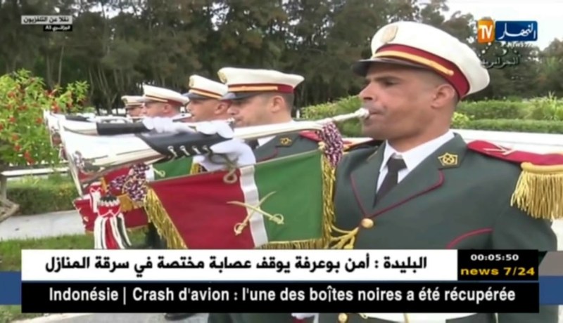 رئاسة: الرئيس عبد العزيز بوتفليقة يترحم على أرواح الشهداء بمقبرة العالية