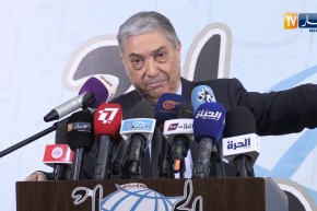 بن فليس: وزير العدل السابق، كان يغض النظر عن القضايا الكبرى، ويصب اهتماماته في القضايا الصغرى