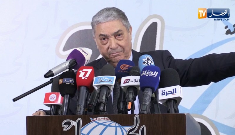 بن فليس: وزير العدل السابق، كان يغض النظر عن القضايا الكبرى، ويصب اهتماماته في القضايا الصغرى