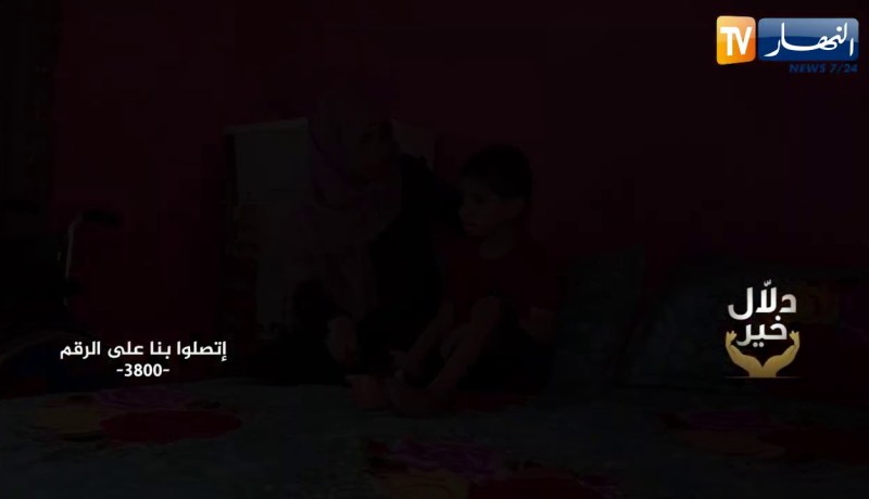 دلال خير: عبد الجليل أصابته صعقة كهربائية بالشلل وهو في بطن أمه تتحمل والدته وحدها عناء الإعتناء به