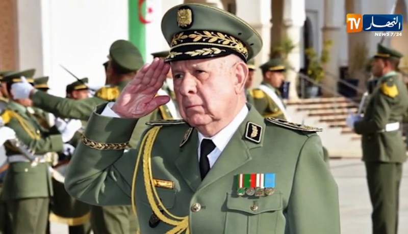 اللواء السعيد شنقريحة يعزي أسرة الشهيدين النقيب بن سماعيل والعريف الأول خالدي