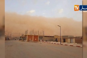 تمنراست/ العاصفة الرملية “النقوية” تجتاح منطقة عين قزام